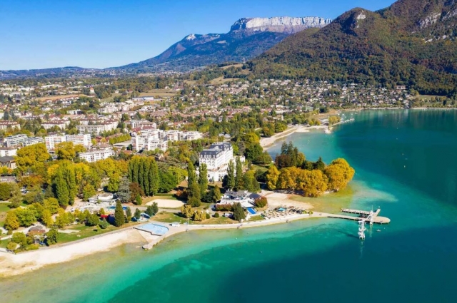 Descubra el cautivador panorama del lago