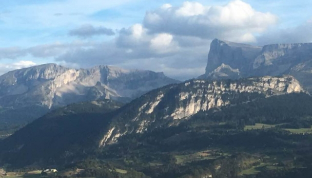  Vista espectacular de las montañas del Puy de Dôme 