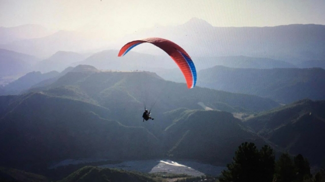 Vuelo sobre las montañas de Digne-les-Bains 