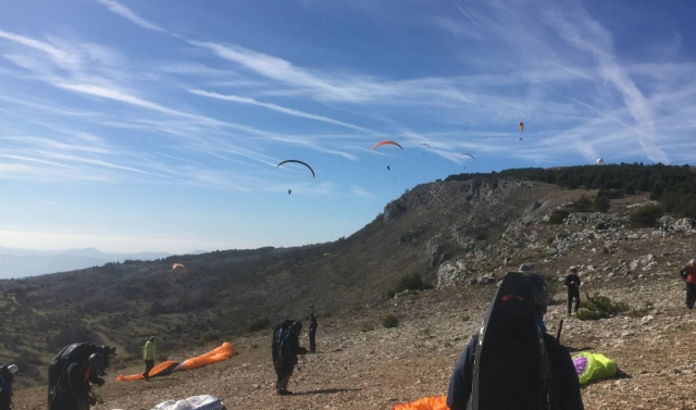  Despegue de los parapentes 