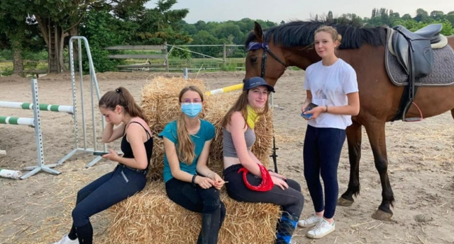  Pbaños a caballo en la región parisina 