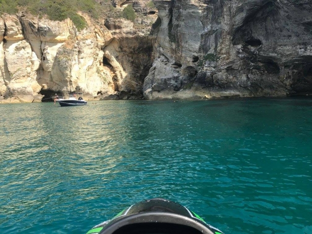 Descubre los rincones de la isla en Jet Ski 