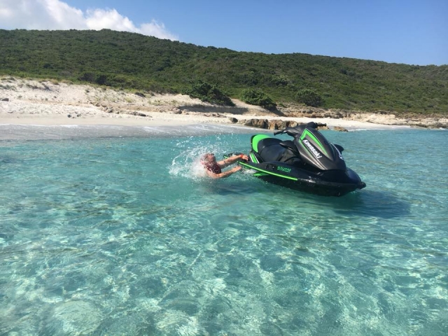 Venga a explorar la costa de Córcega 