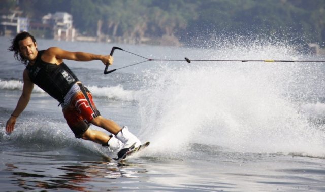  Experimenta sensaciones únicas sobre una Wakeboard 
