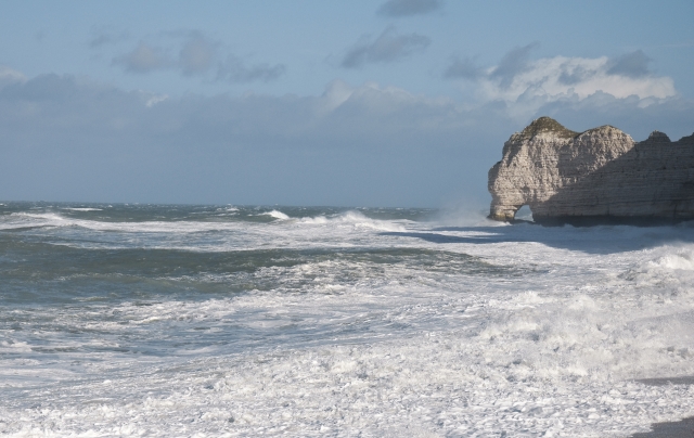  Los acantilados de gis de Étretat 