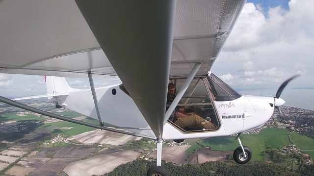  Avión sobrevolando la isla de Oléron 