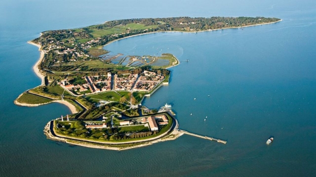  Vuelo sobre la isla de 'aix en ULM multieje 