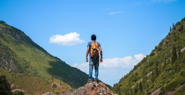  Disfruta de una vista panorámica natural en una vía ferramarra 