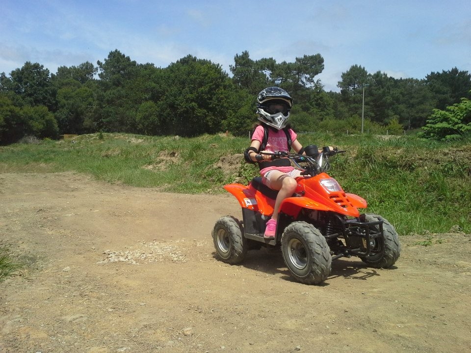 Lleve a su hijo en cuatrimoto para vivir un momento memorable Lleve a su hijo en cuatrimoto para vivir un momento memorable