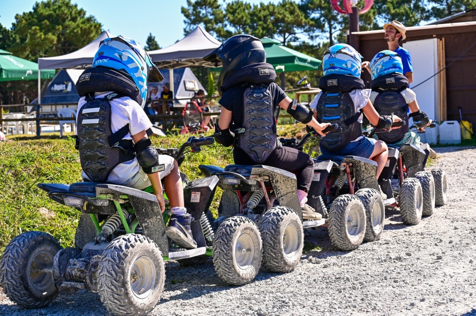  Siempre equipado con equipos de seguridad para aprovechar al máximo la actividad