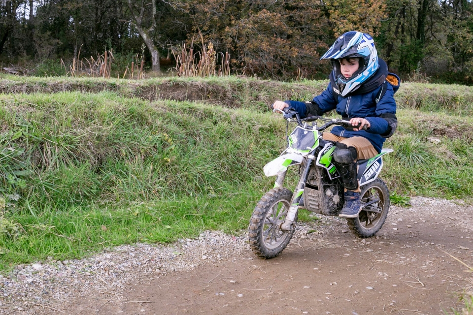  Sal a dar un paseo en motocross 