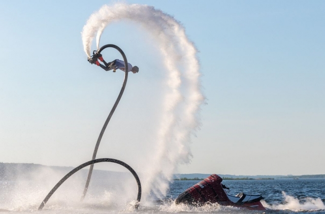 ¡Prueba trucos de flyboard! 