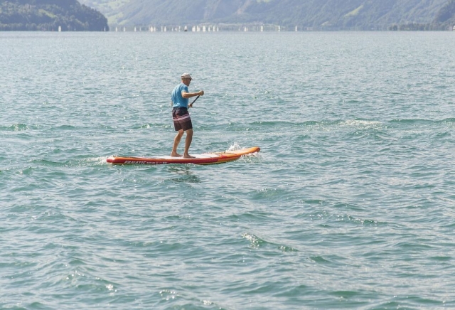 Disfruta de un momento de relax sobre un remo 