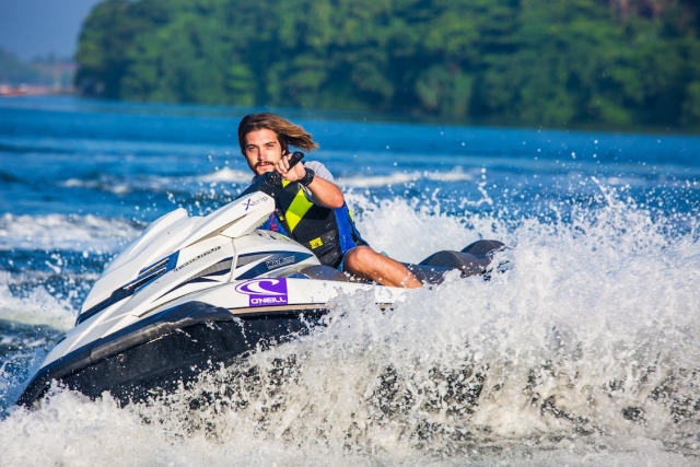  Supera tus límites con nuestra actividad en jet ski 