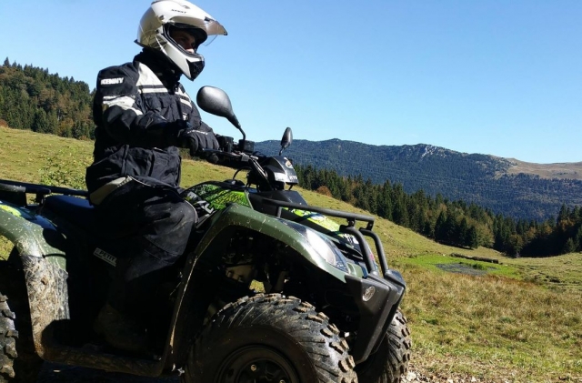  Paseo en cuatrimoto por las colinas del Jura 