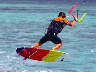 Sesión de kitefoil de 3 horas (asistencia de barco) La Moutonne
