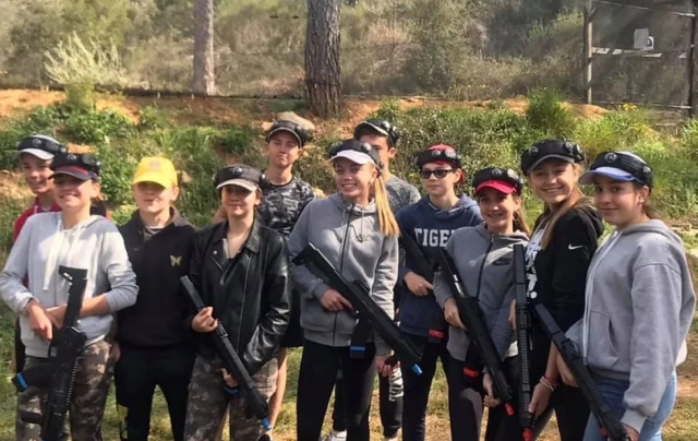 ¡Elige su arma y gana en el laser tag! 