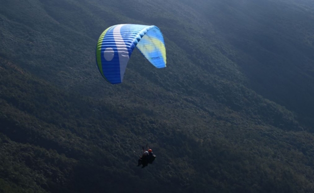 Disfrule de una experiencia extraordinaria con nuestro vuelo biplaza 