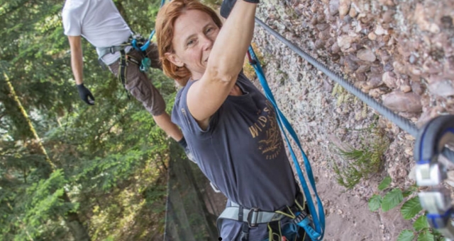 Escalada de árboles de nivel difícil, ¡espera! 