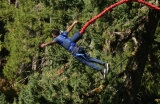 Salto de bungee de 25 m en Pierre-Percée