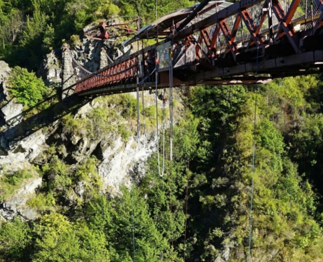  Encuéntrale en Pierre-Percée para realizar un extraordinario bungee 