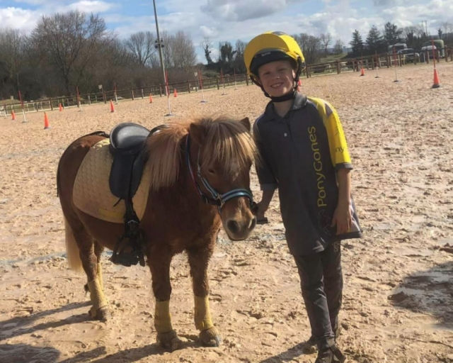  Paseo en pony Shetland 