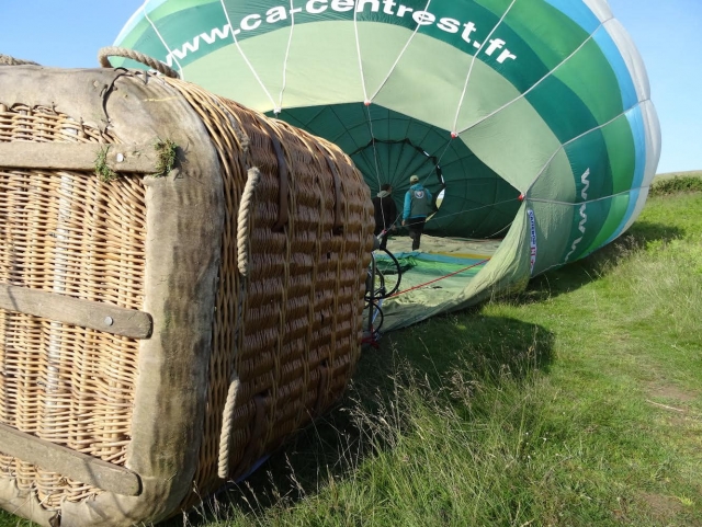  Descubre cómo funciona el globo aerostático presenciando el inflado y su preparación.