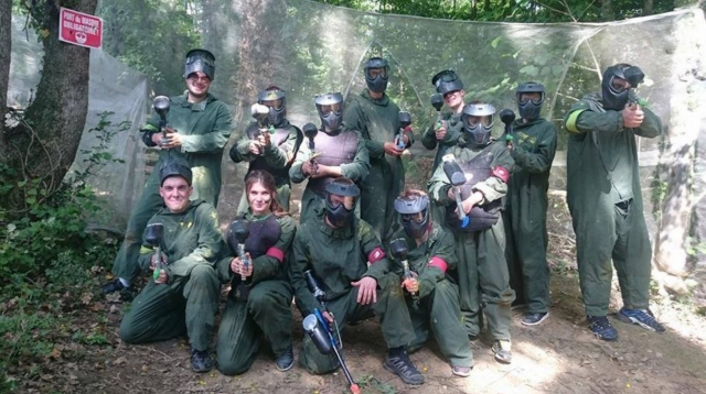 Elige su arma y elimina a tus oponentes duranle una sesión de gotcha 