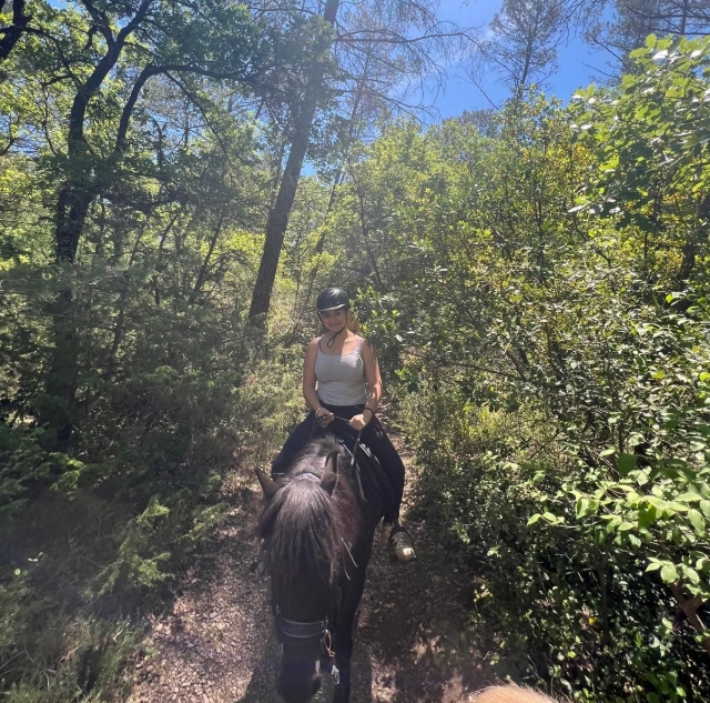  Ride en medio de Mimet 