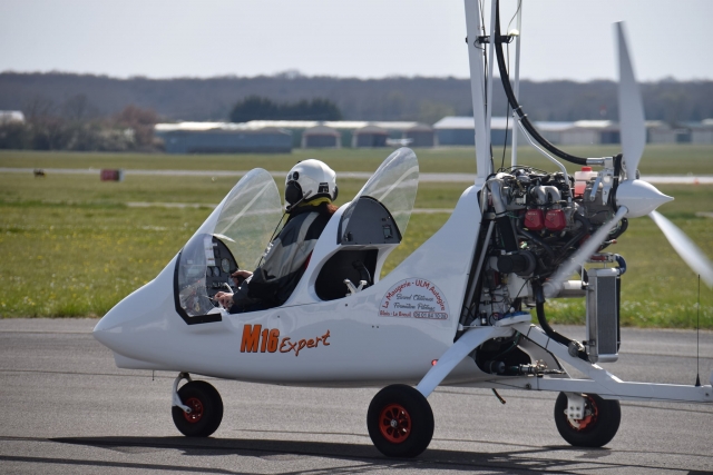 Sube a un autogiro ULM 