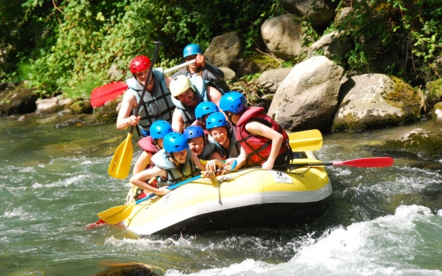  ¡Una entretenida experiencia de rafting! 