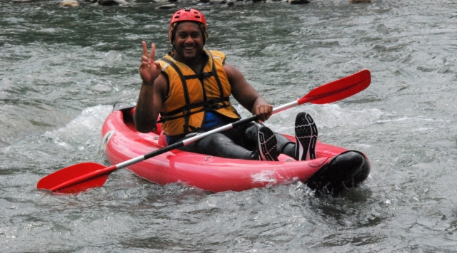  ¡Diviértele haciendo kayak-rafting!