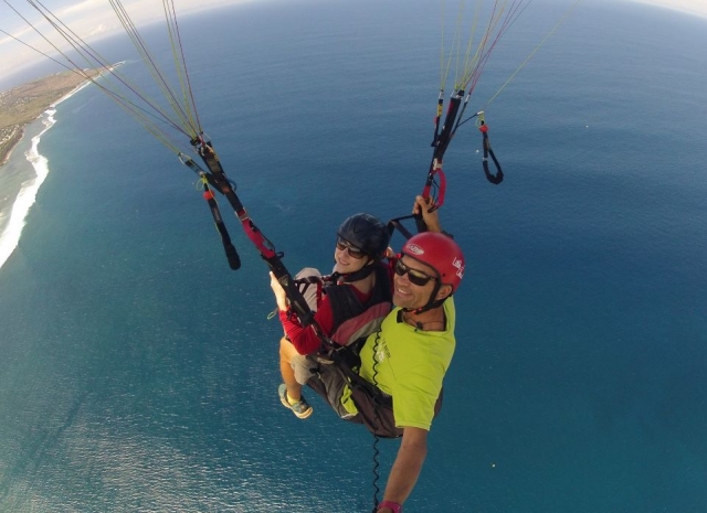  Sobrevolar las playas más bellas de la Isla de la Reunión en parapenle 
