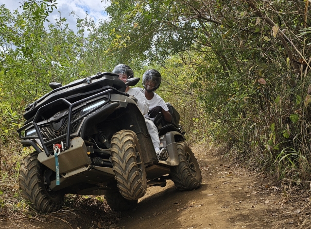  Los senderos en los campos de caña de azúcar 