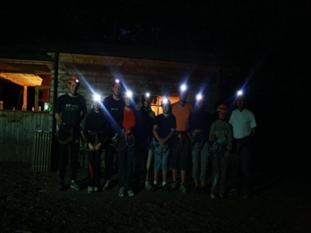 Curso nocturno de aventura en las copas de los árboles en Jaujac