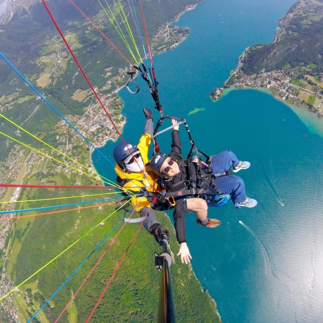  Disfrute de una vista impresionante durante una excursión en parapente 