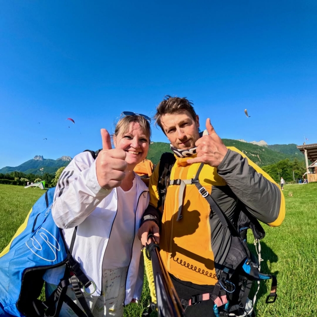  Su instructor podrá llevar su Go Pro para capturar sus mejores momentos en parapente