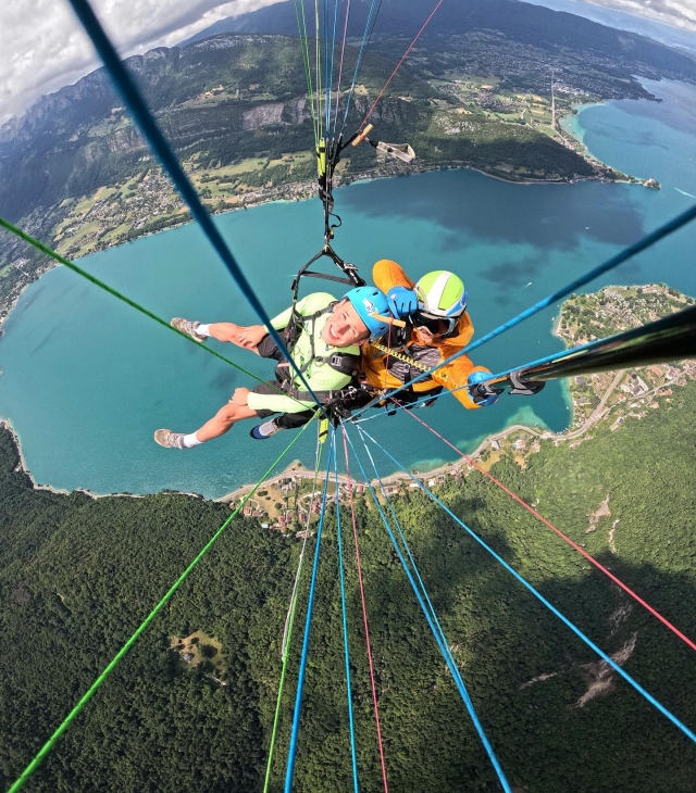  Su instructor puede llevar su Go Pro para capturar tus mejores momentos en parapente 