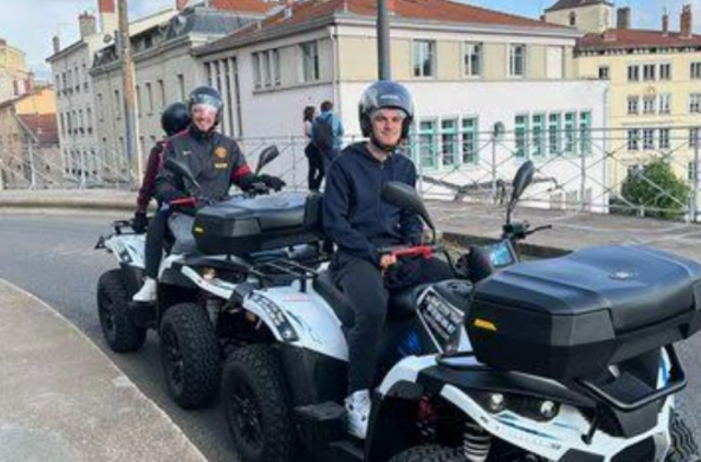  Disfrule de un paseo en cuatrimoto guiado por un instructor profesional 