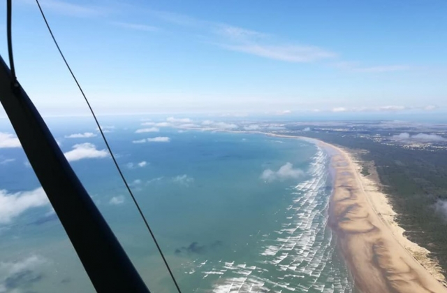  Disfrule de un momento de relajación y contemplación a bordo de nuestro ULM 