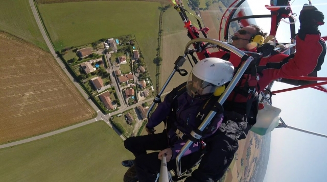 Disfruta de las sensaciones únicas que le ofrece el paramotor 