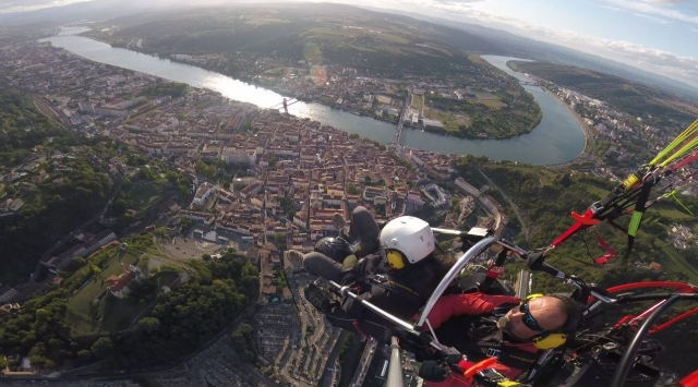 Vuelo supervisado por un instructor titulado por el Estado