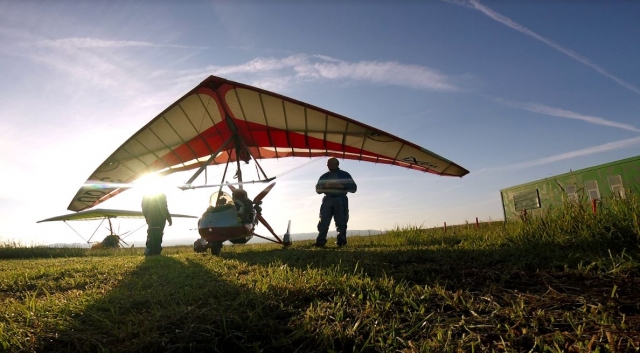  Disfrule de un vuelo en ULM basculanle en Assieu para descubrir los paisajes únicos de la región 