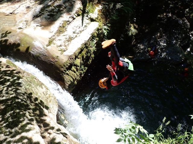  Un exitoso Front Flip en el cañón de Écouges 