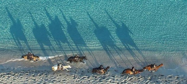  A caballo paseo junto al mar en Córcega 