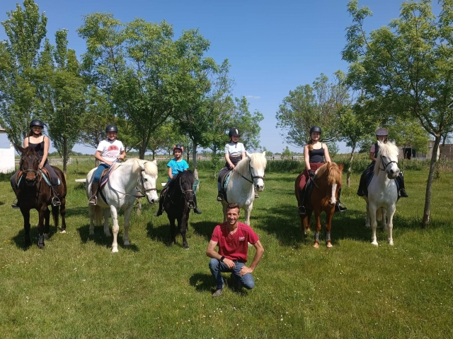  Iniciale a subir a caballo 