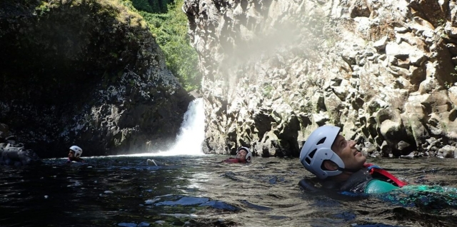  Momento de relajación y contemplación en el río Roches