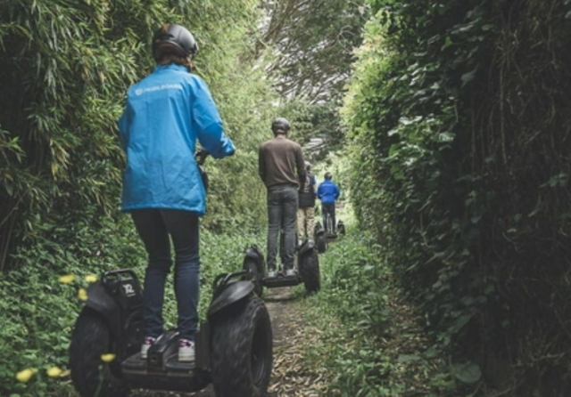  Cruza el bosque de papayas en segway 
