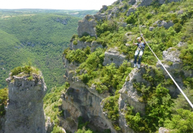  Vía ferramarra tirolesa que le permitirá admirar los panoramas naturales 