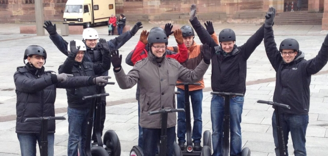  Sal con amigos a dar un paseo por Colmar en segway 